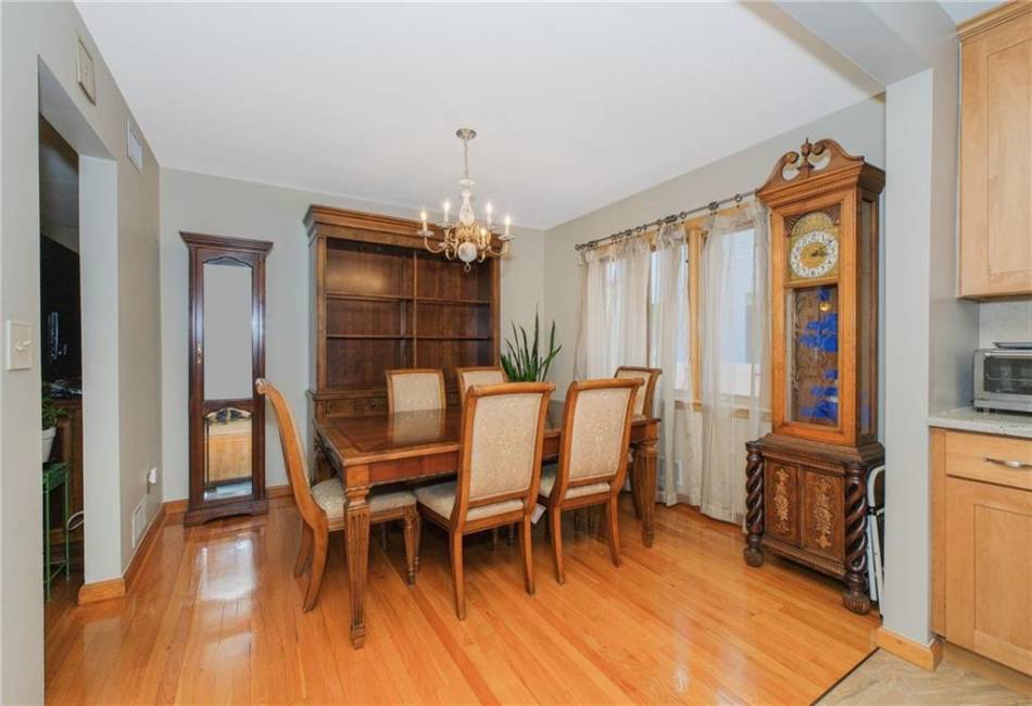 395 Clawson Street, Staten Island, New York 10306, 3 Bedrooms Bedrooms, ,2 BathroomsBathrooms,Residential,For Sale,Clawson,492821