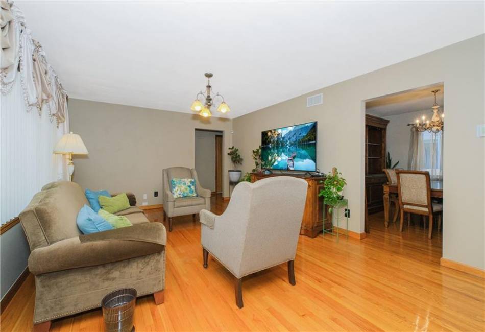 395 Clawson Street, Staten Island, New York 10306, 3 Bedrooms Bedrooms, ,2 BathroomsBathrooms,Residential,For Sale,Clawson,492821