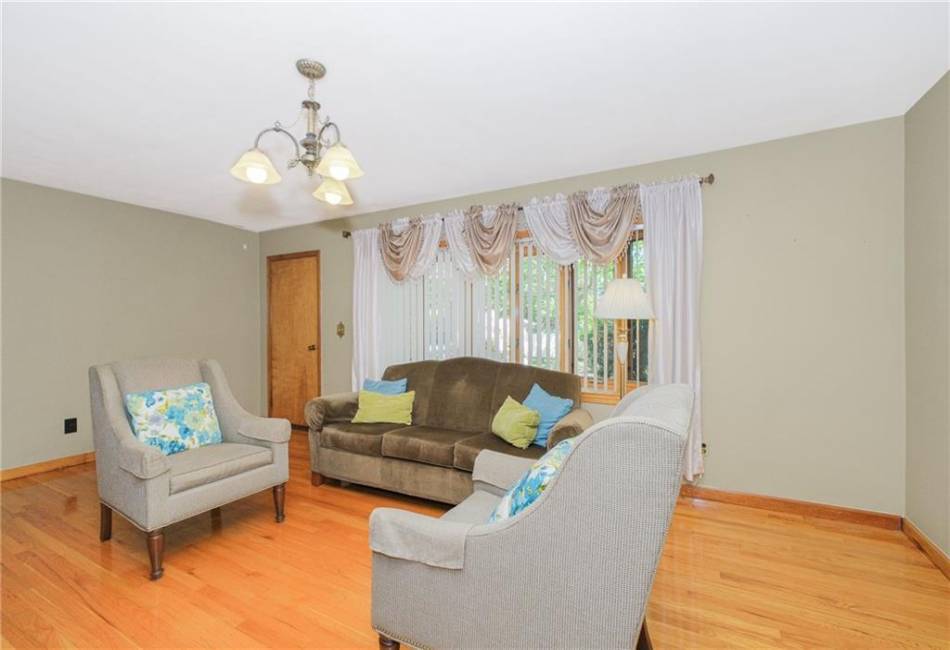 395 Clawson Street, Staten Island, New York 10306, 3 Bedrooms Bedrooms, ,2 BathroomsBathrooms,Residential,For Sale,Clawson,492821