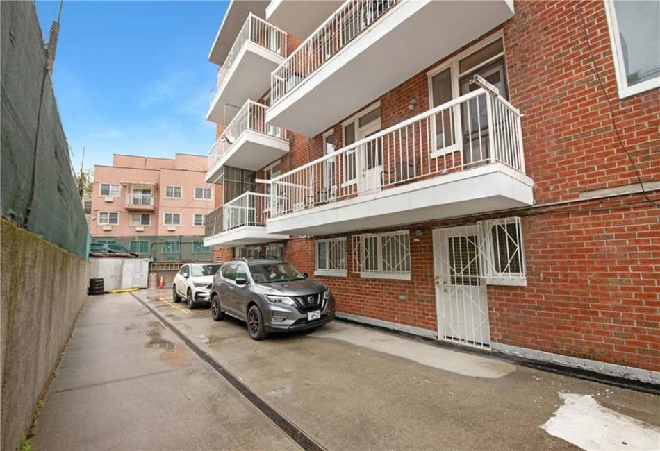 197 Bay 47th Street, Brooklyn, New York 11214, 2 Bedrooms Bedrooms, ,2 BathroomsBathrooms,Residential,For Sale,Bay 47th,492819