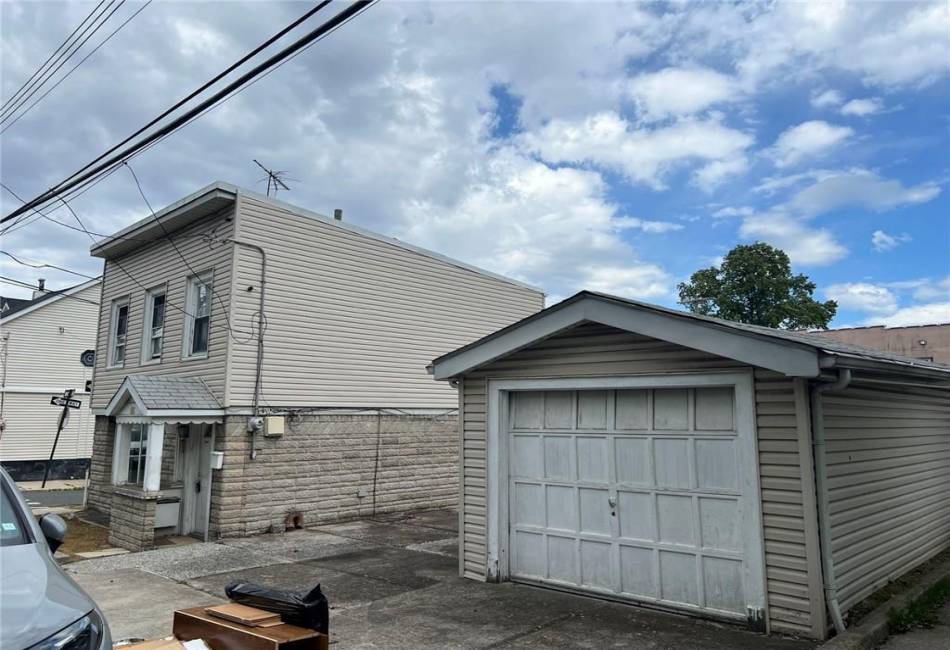 66 Bell Street, Staten Island, New York 10305, 2 Bedrooms Bedrooms, ,2 BathroomsBathrooms,Residential,For Sale,Bell,492824