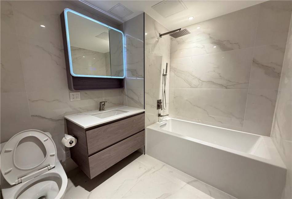 4262 Hunter Street, New York, New York 11101, 2 Bedrooms Bedrooms, ,2 BathroomsBathrooms,Rental,For Sale,Hunter,492834