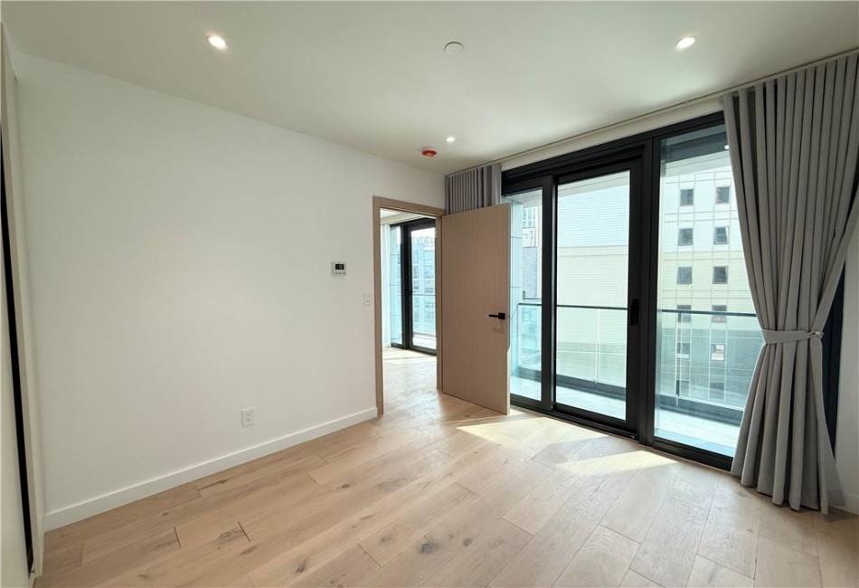 4262 Hunter Street, New York, New York 11101, 2 Bedrooms Bedrooms, ,2 BathroomsBathrooms,Rental,For Sale,Hunter,492834