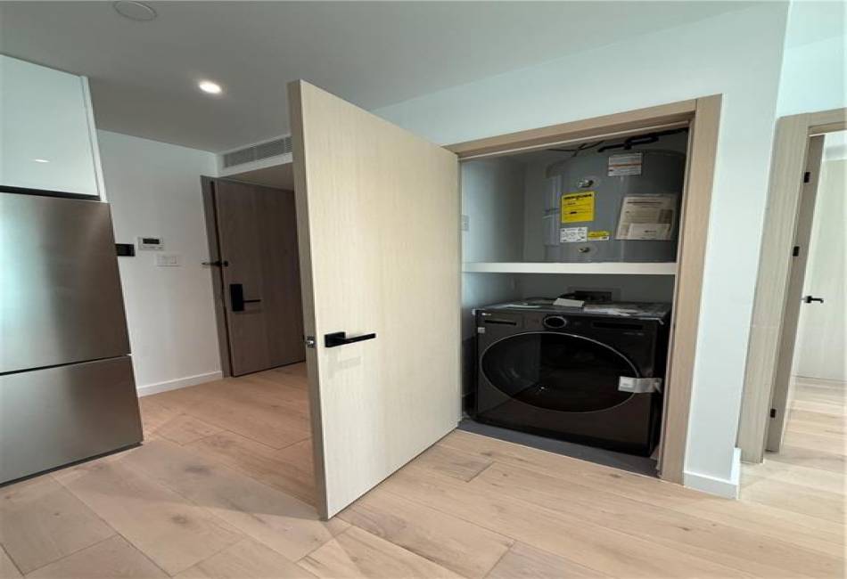 4262 Hunter Street, New York, New York 11101, 2 Bedrooms Bedrooms, ,2 BathroomsBathrooms,Rental,For Sale,Hunter,492834
