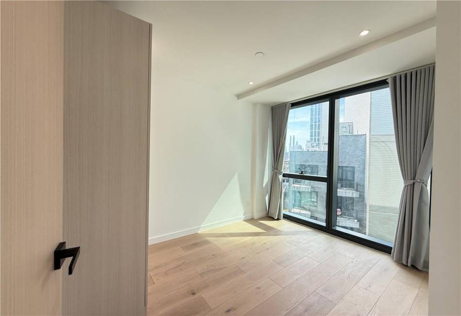 4262 Hunter Street, New York, New York 11101, 2 Bedrooms Bedrooms, ,2 BathroomsBathrooms,Rental,For Sale,Hunter,492834