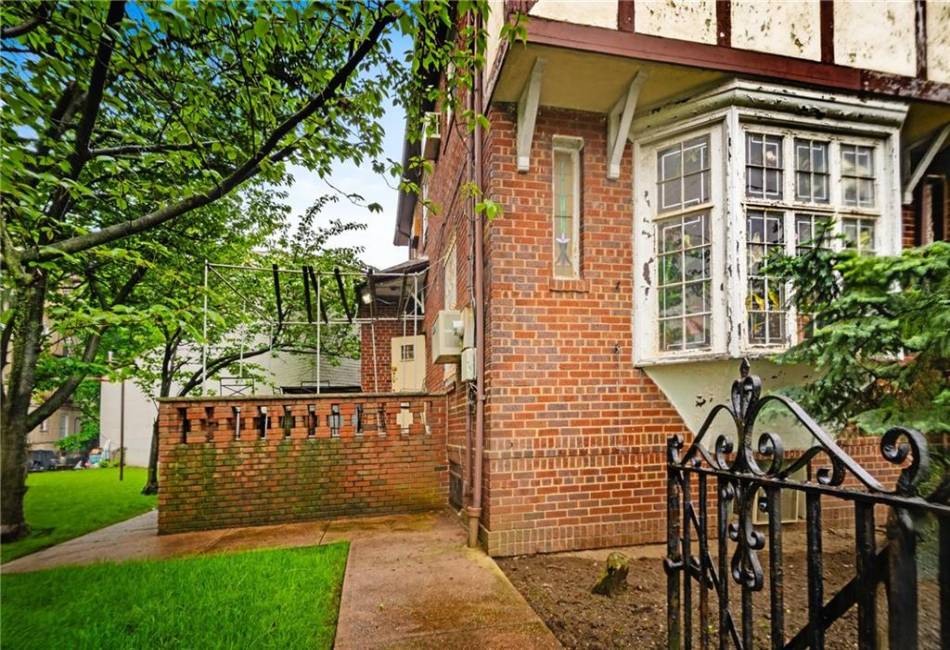 2404 Avenue O, Brooklyn, New York 11210, 5 Bedrooms Bedrooms, ,4 BathroomsBathrooms,Residential,For Sale,Avenue O,492841