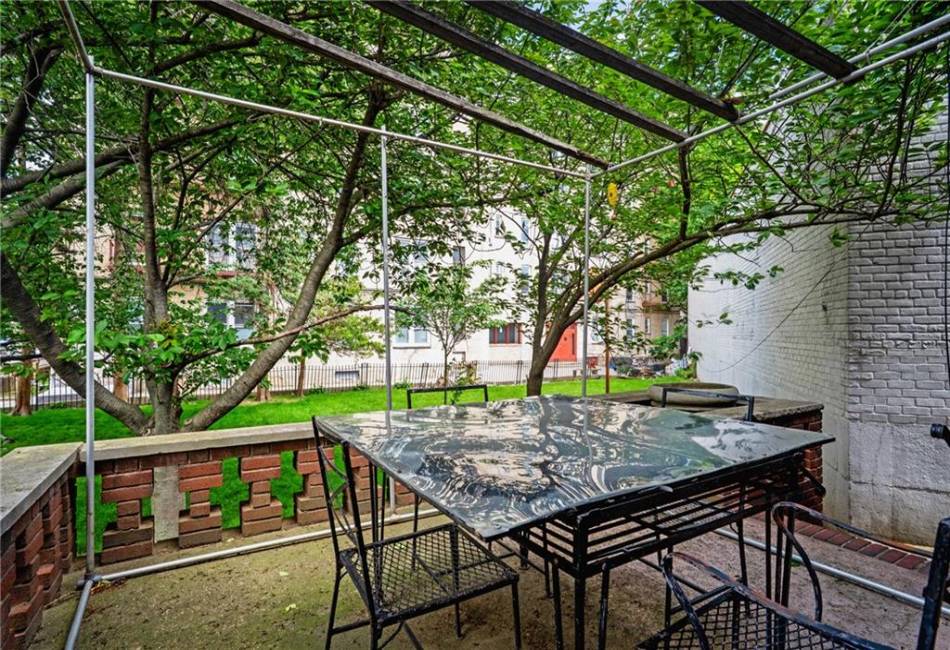 2404 Avenue O, Brooklyn, New York 11210, 5 Bedrooms Bedrooms, ,4 BathroomsBathrooms,Residential,For Sale,Avenue O,492841