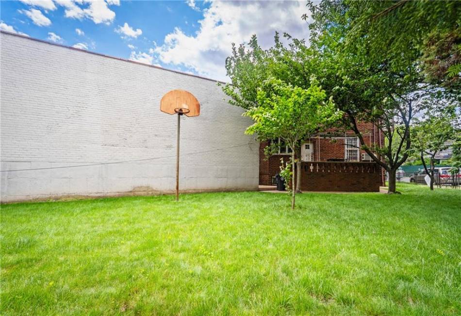 2404 Avenue O, Brooklyn, New York 11210, 5 Bedrooms Bedrooms, ,4 BathroomsBathrooms,Residential,For Sale,Avenue O,492841