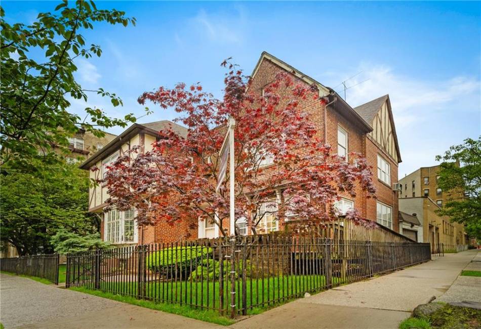 2404 Avenue O, Brooklyn, New York 11210, 5 Bedrooms Bedrooms, ,4 BathroomsBathrooms,Residential,For Sale,Avenue O,492841