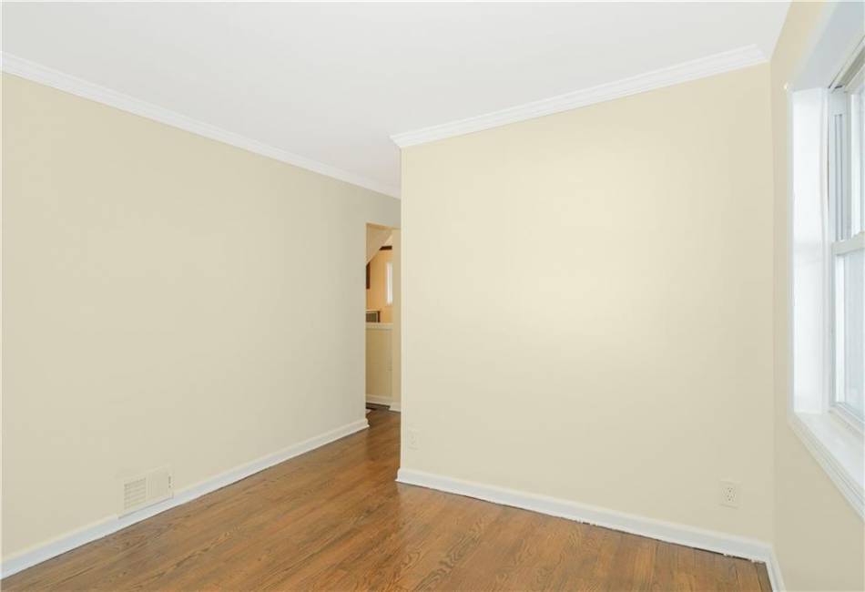 220 Sprague Avenue, Staten Island, New York 10307, 4 Bedrooms Bedrooms, ,2 BathroomsBathrooms,Residential,For Sale,Sprague,492844