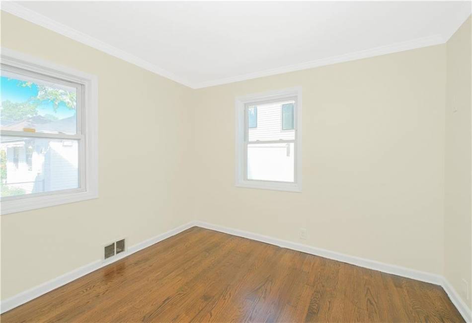 220 Sprague Avenue, Staten Island, New York 10307, 4 Bedrooms Bedrooms, ,2 BathroomsBathrooms,Residential,For Sale,Sprague,492844