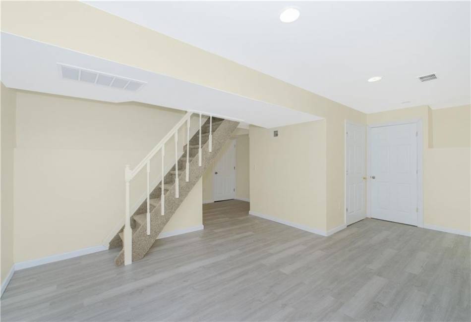 220 Sprague Avenue, Staten Island, New York 10307, 4 Bedrooms Bedrooms, ,2 BathroomsBathrooms,Residential,For Sale,Sprague,492844
