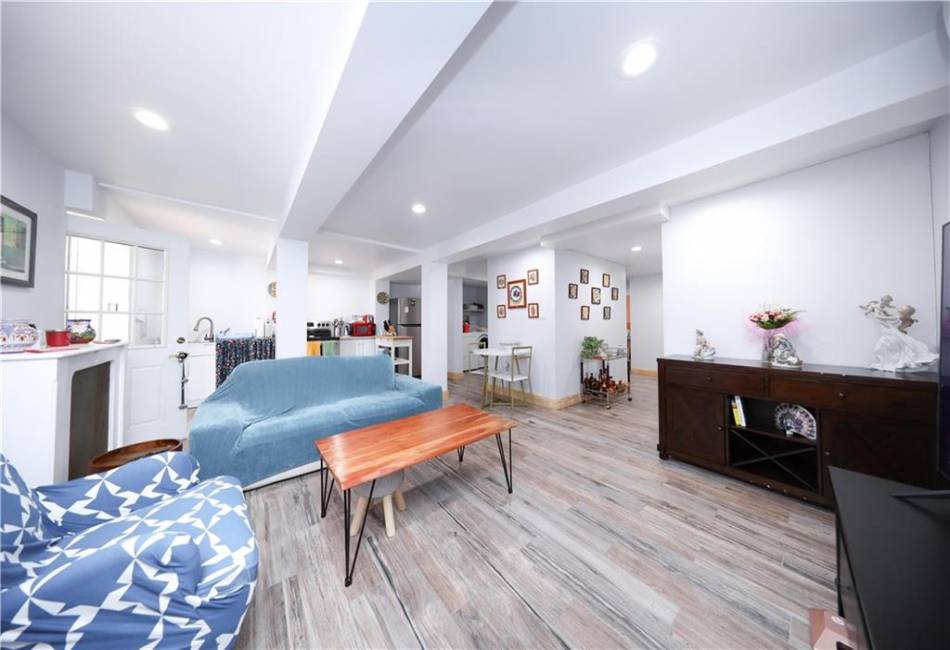 1206 Bay Street, Staten Island, New York 10305, 4 Bedrooms Bedrooms, ,2 BathroomsBathrooms,Residential,For Sale,Bay,492851
