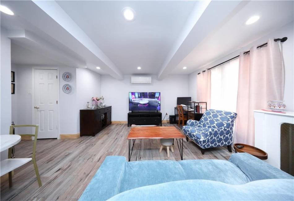 1206 Bay Street, Staten Island, New York 10305, 4 Bedrooms Bedrooms, ,2 BathroomsBathrooms,Residential,For Sale,Bay,492851