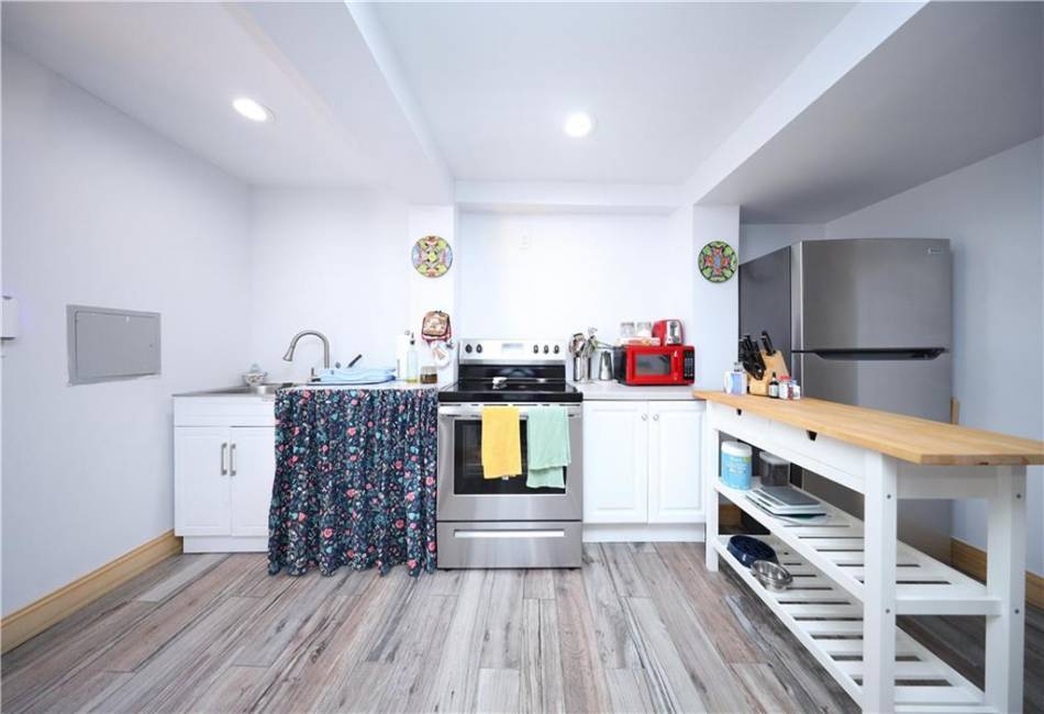 1206 Bay Street, Staten Island, New York 10305, 4 Bedrooms Bedrooms, ,2 BathroomsBathrooms,Residential,For Sale,Bay,492851