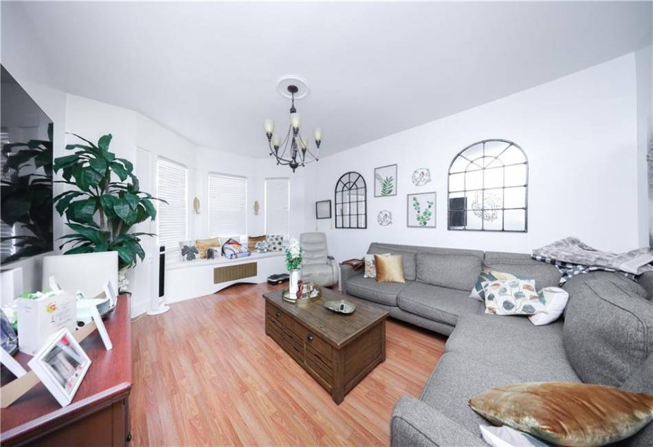 1206 Bay Street, Staten Island, New York 10305, 4 Bedrooms Bedrooms, ,2 BathroomsBathrooms,Residential,For Sale,Bay,492851