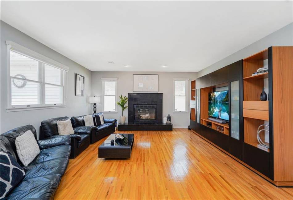 723 Ionia Avenue, Staten Island, New York 10312, 4 Bedrooms Bedrooms, ,3 BathroomsBathrooms,Residential,For Sale,Ionia,492783