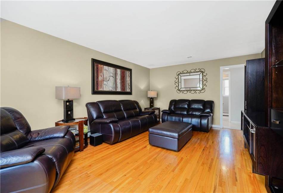 723 Ionia Avenue, Staten Island, New York 10312, 4 Bedrooms Bedrooms, ,3 BathroomsBathrooms,Residential,For Sale,Ionia,492783