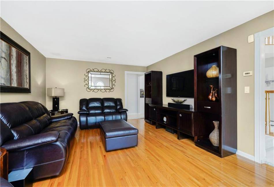 723 Ionia Avenue, Staten Island, New York 10312, 4 Bedrooms Bedrooms, ,3 BathroomsBathrooms,Residential,For Sale,Ionia,492783