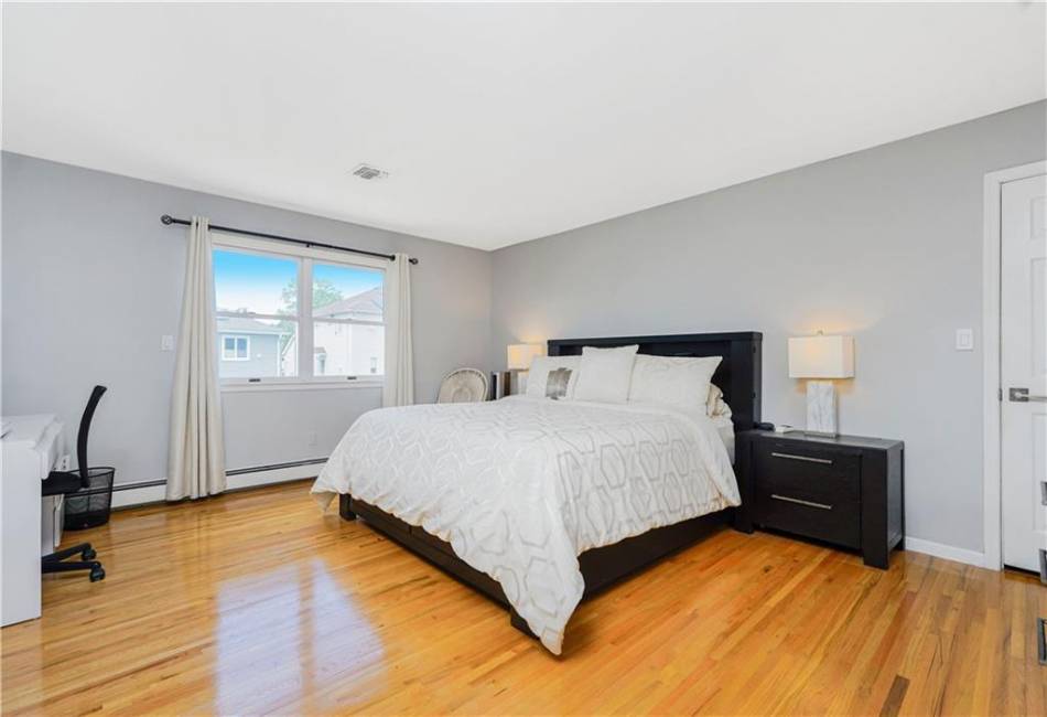 723 Ionia Avenue, Staten Island, New York 10312, 4 Bedrooms Bedrooms, ,3 BathroomsBathrooms,Residential,For Sale,Ionia,492783