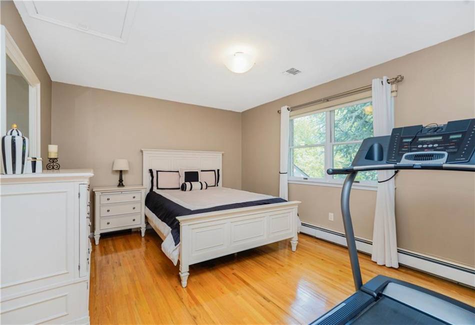 723 Ionia Avenue, Staten Island, New York 10312, 4 Bedrooms Bedrooms, ,3 BathroomsBathrooms,Residential,For Sale,Ionia,492783
