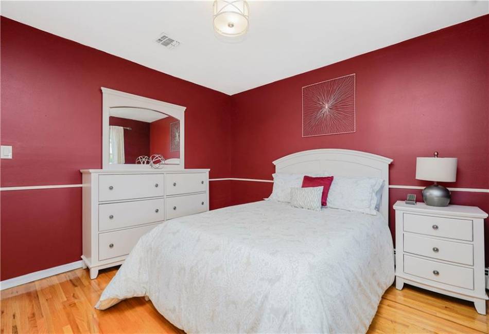 723 Ionia Avenue, Staten Island, New York 10312, 4 Bedrooms Bedrooms, ,3 BathroomsBathrooms,Residential,For Sale,Ionia,492783