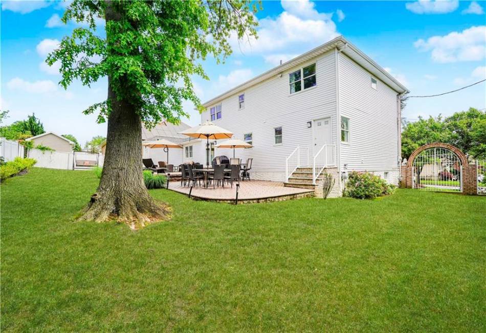 723 Ionia Avenue, Staten Island, New York 10312, 4 Bedrooms Bedrooms, ,3 BathroomsBathrooms,Residential,For Sale,Ionia,492783