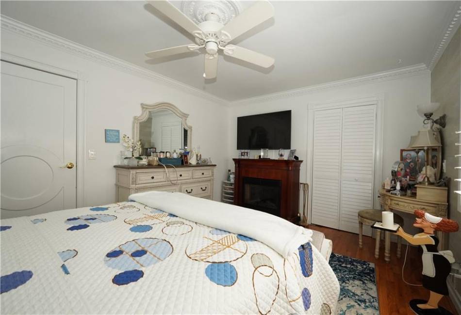 48 Draper Place, New Springville, New York 10314, 6 Bedrooms Bedrooms, ,4 BathroomsBathrooms,Residential,For Sale,Draper,492873