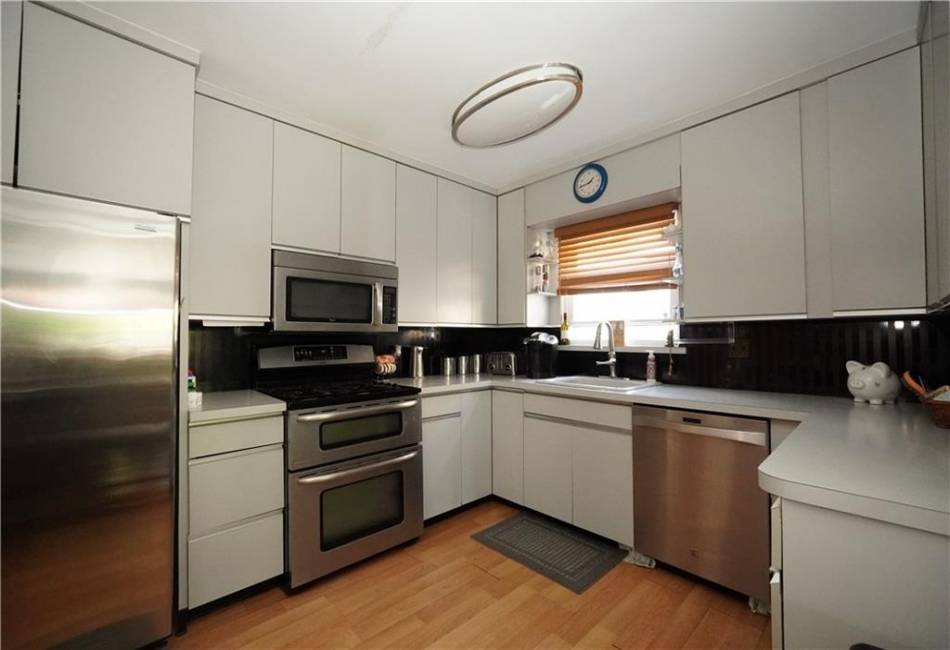 48 Draper Place, New Springville, New York 10314, 6 Bedrooms Bedrooms, ,4 BathroomsBathrooms,Residential,For Sale,Draper,492873