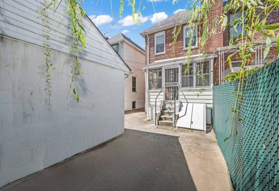2117 East 38th Street, Brooklyn, New York 11234, 3 Bedrooms Bedrooms, ,2 BathroomsBathrooms,Residential,For Sale,East 38th Street,492879