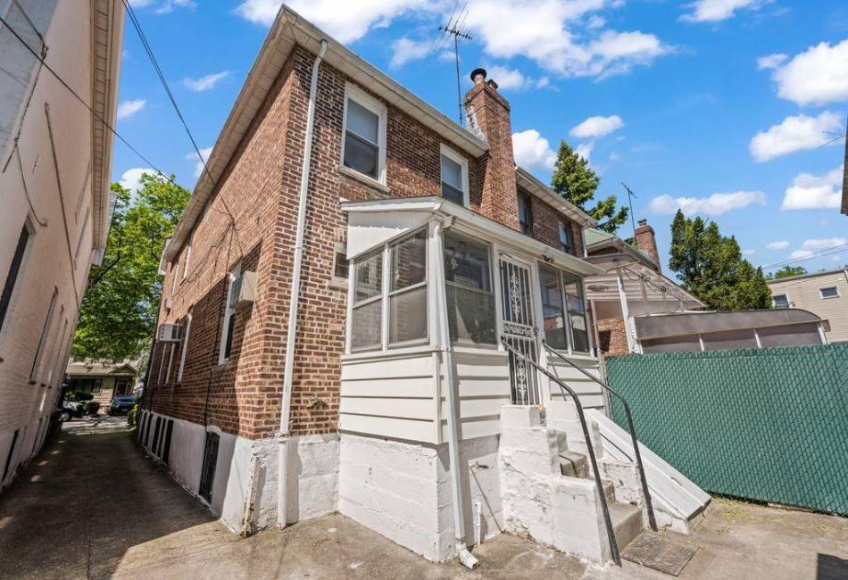 2117 East 38th Street, Brooklyn, New York 11234, 3 Bedrooms Bedrooms, ,2 BathroomsBathrooms,Residential,For Sale,East 38th Street,492879
