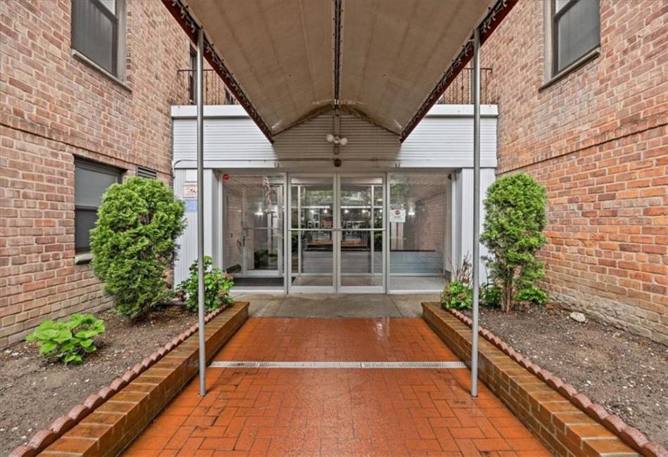 9040 Fort Hamilton Parkway, Brooklyn, New York 11209, 1 Bedroom Bedrooms, ,1 BathroomBathrooms,Residential,For Sale,Fort Hamilton,492896