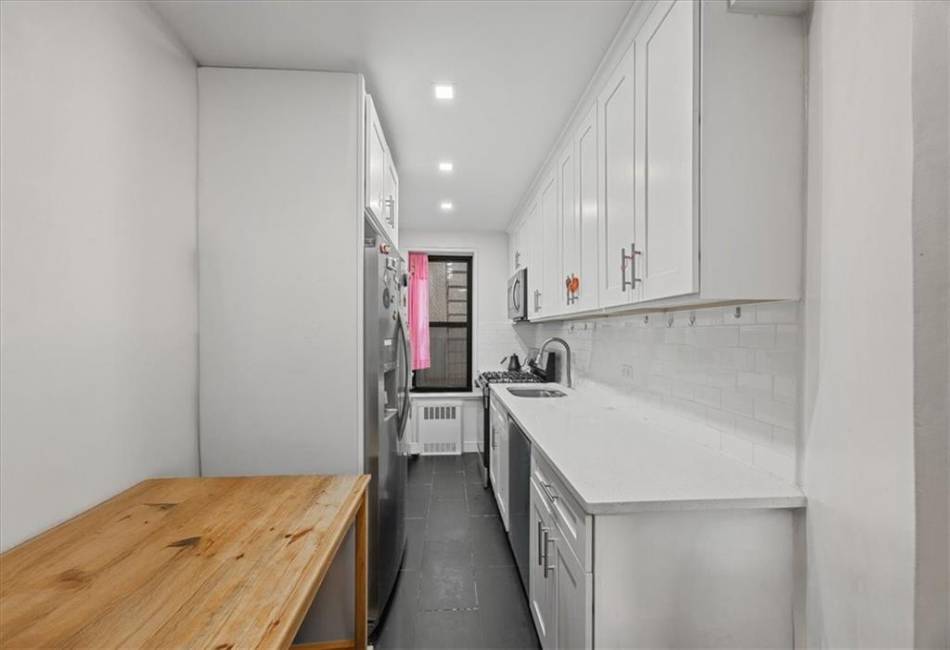 9040 Fort Hamilton Parkway, Brooklyn, New York 11209, 1 Bedroom Bedrooms, ,1 BathroomBathrooms,Residential,For Sale,Fort Hamilton,492896