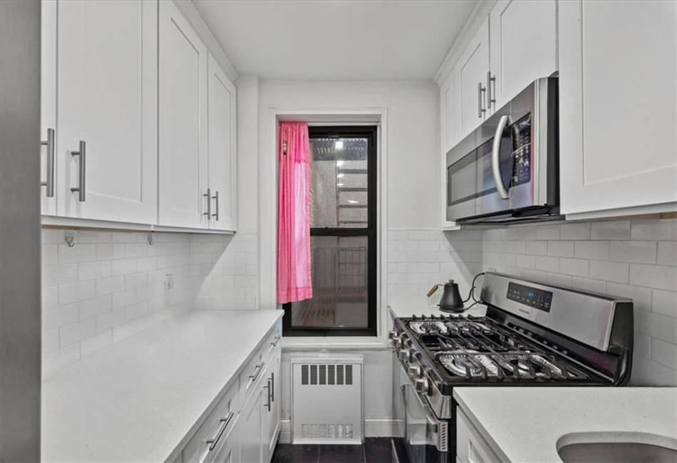 9040 Fort Hamilton Parkway, Brooklyn, New York 11209, 1 Bedroom Bedrooms, ,1 BathroomBathrooms,Residential,For Sale,Fort Hamilton,492896