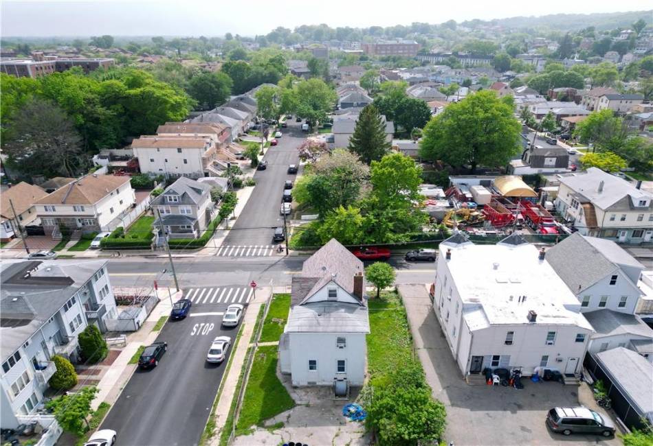 1905 Clove Road, Staten Island, New York 10304, 4 Bedrooms Bedrooms, ,3 BathroomsBathrooms,Residential,For Sale,Clove,492754