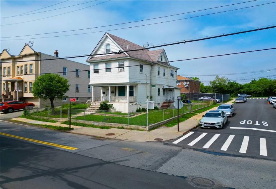 1905 Clove Road, Staten Island, New York 10304, 4 Bedrooms Bedrooms, ,3 BathroomsBathrooms,Residential,For Sale,Clove,492754