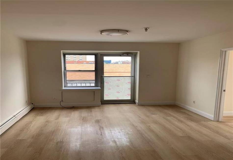 31-53 Linden Place, Flushing, New York 11354, 2 Bedrooms Bedrooms, ,2 BathroomsBathrooms,Residential,For Sale,Linden,492904