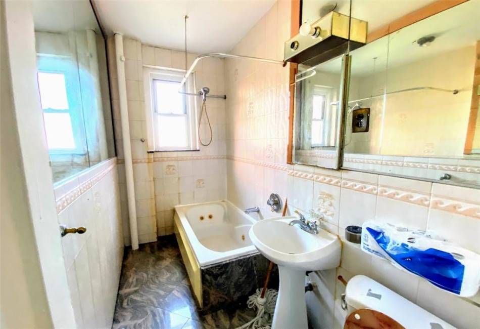 1560 18th Street, Brooklyn, New York 11230, ,1 BathroomBathrooms,Residential,For Sale,18th,489739