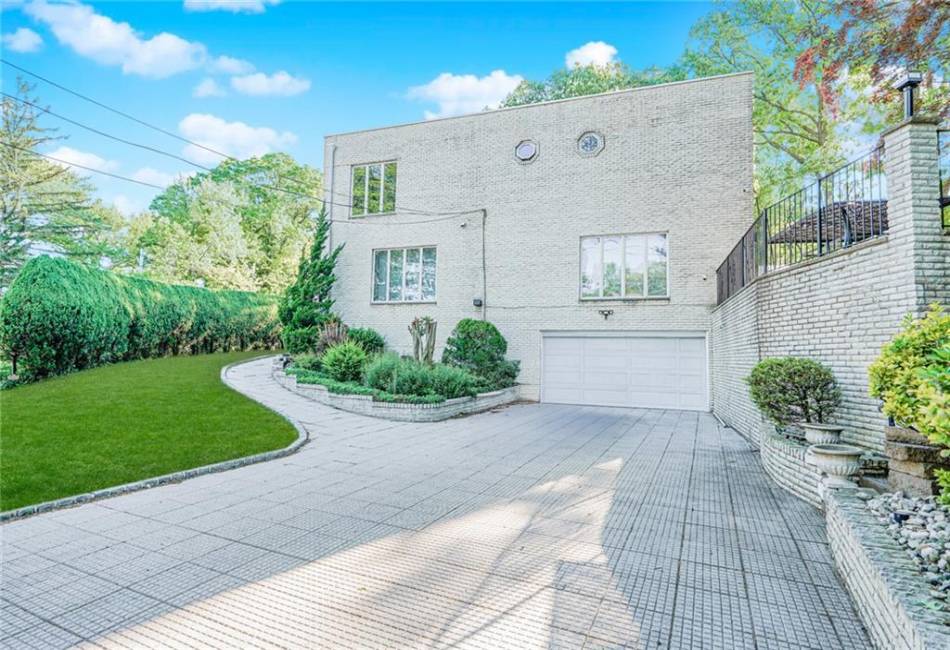 620 Ocean Terrace, Staten Island, New York 10301, 4 Bedrooms Bedrooms, ,3 BathroomsBathrooms,Residential,For Sale,Ocean,492908