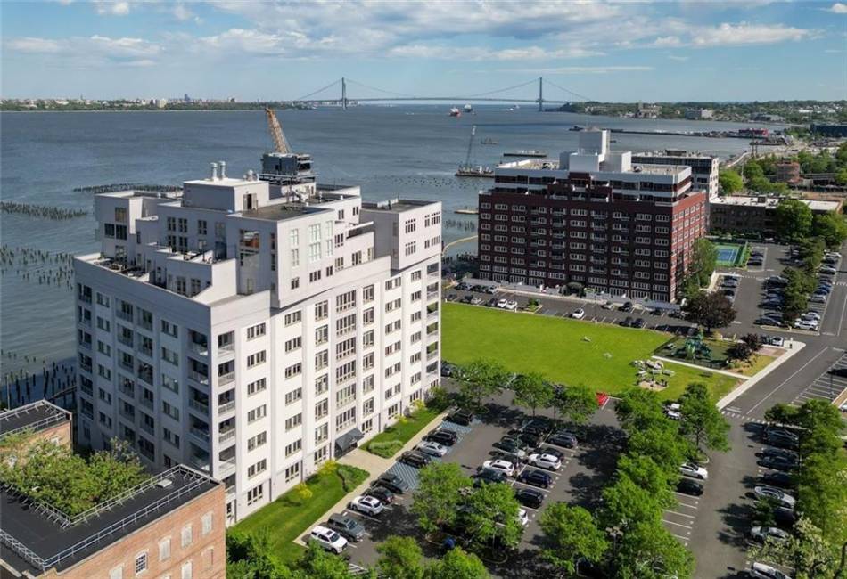 90 Bay Street Landing, Staten Island, New York 10301, 3 Bedrooms Bedrooms, ,3 BathroomsBathrooms,Residential,For Sale,Bay Street Landing,492909