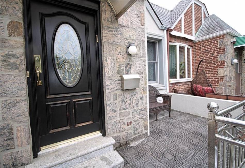 119 Langham Street, Brooklyn, New York 11235, 5 Bedrooms Bedrooms, ,4 BathroomsBathrooms,Residential,For Sale,Langham,492911
