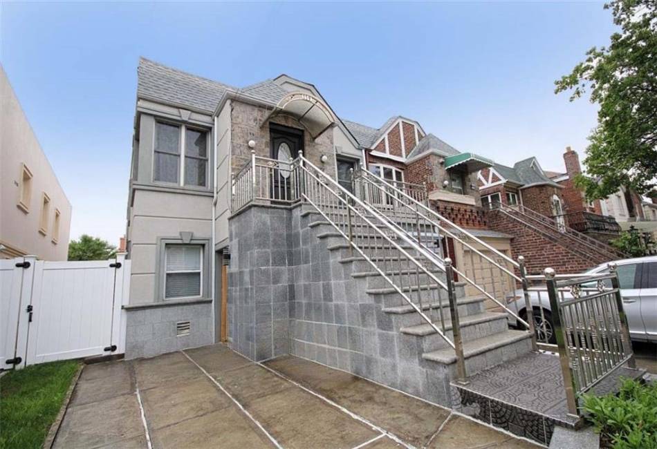 119 Langham Street, Brooklyn, New York 11235, 5 Bedrooms Bedrooms, ,4 BathroomsBathrooms,Residential,For Sale,Langham,492911