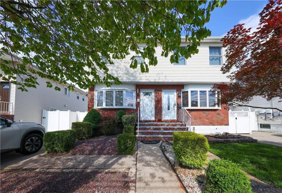 223 Abingdon Avenue, Staten Island, New York 10308, 3 Bedrooms Bedrooms, ,2 BathroomsBathrooms,Residential,For Sale,Abingdon,492919