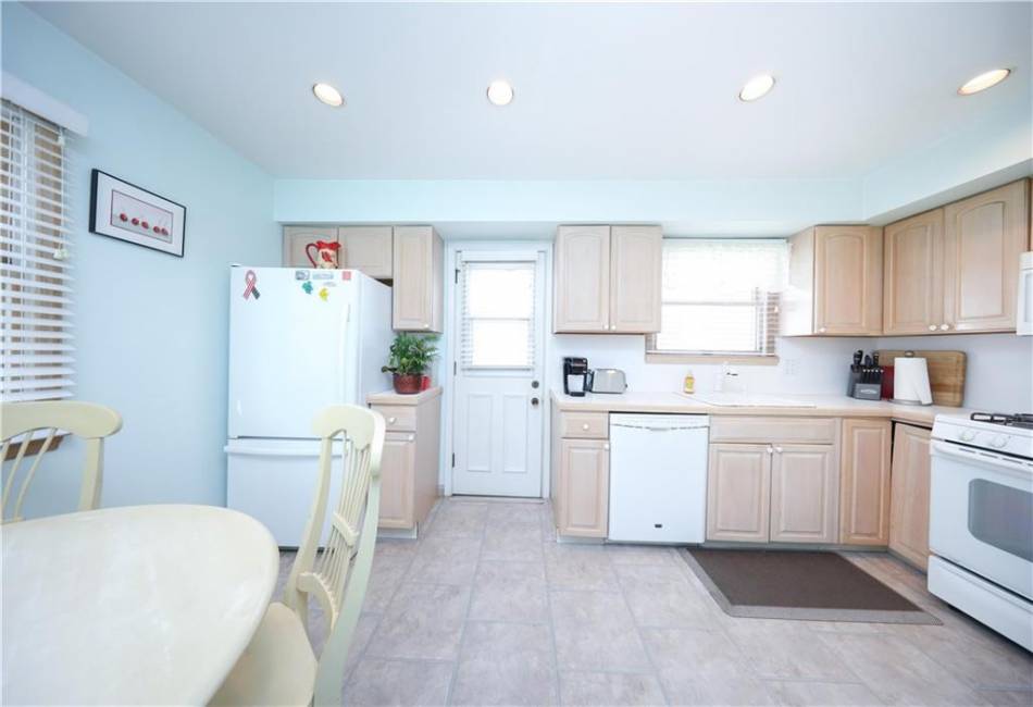 223 Abingdon Avenue, Staten Island, New York 10308, 3 Bedrooms Bedrooms, ,2 BathroomsBathrooms,Residential,For Sale,Abingdon,492919