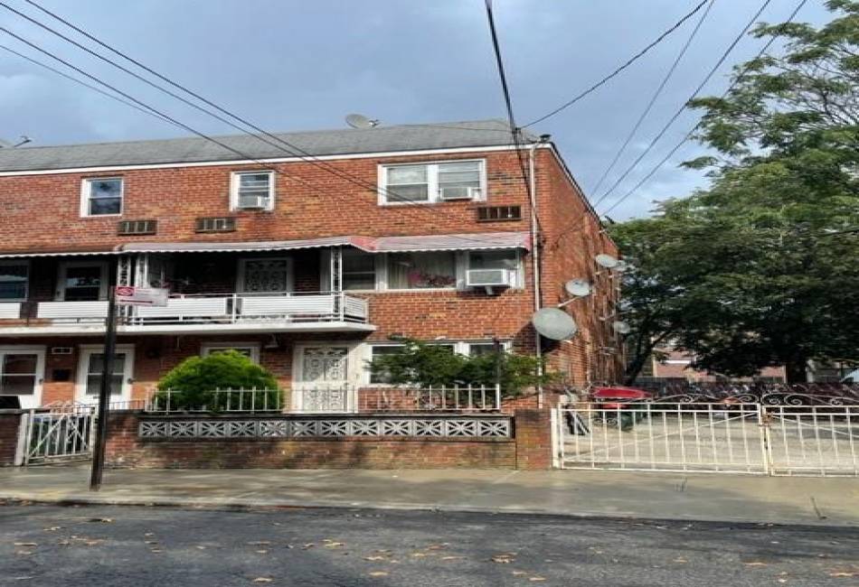 683 59th Street, Brooklyn, New York 11234, 6 Bedrooms Bedrooms, ,5 BathroomsBathrooms,Residential,For Sale,59th,492928