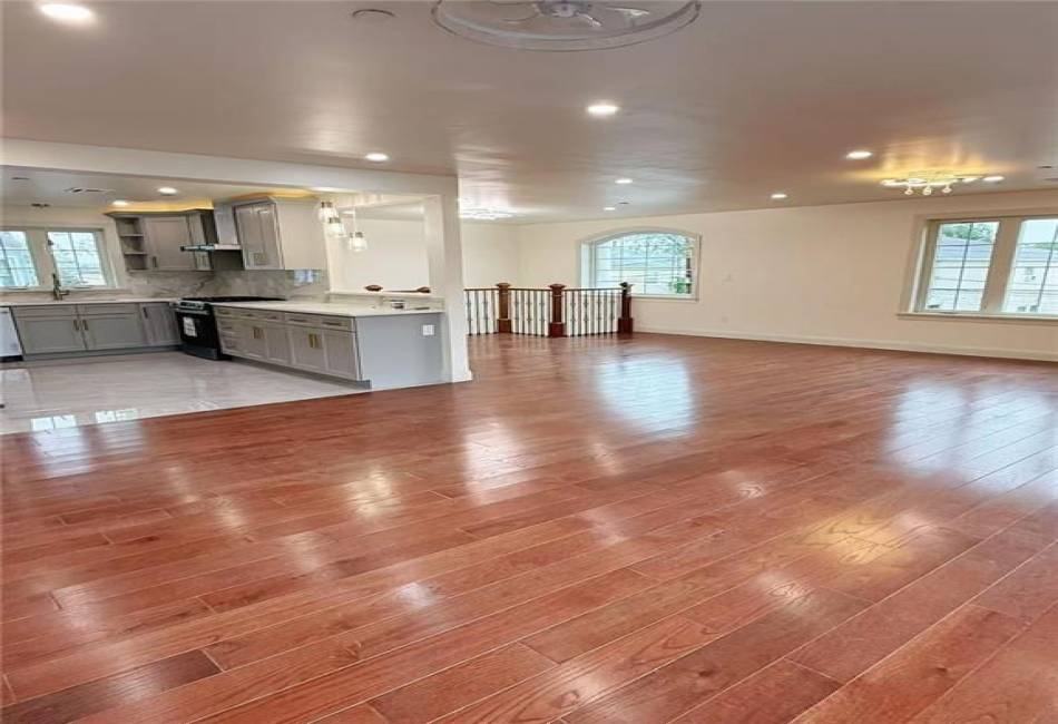 30 Church Avenue, Staten Island, New York 10314, 7 Bedrooms Bedrooms, ,5 BathroomsBathrooms,Residential,For Sale,Church,492916