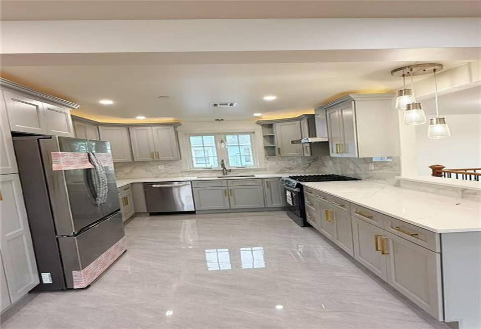 30 Church Avenue, Staten Island, New York 10314, 7 Bedrooms Bedrooms, ,5 BathroomsBathrooms,Residential,For Sale,Church,492916