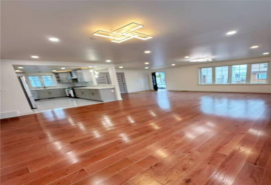30 Church Avenue, Staten Island, New York 10314, 7 Bedrooms Bedrooms, ,5 BathroomsBathrooms,Residential,For Sale,Church,492916