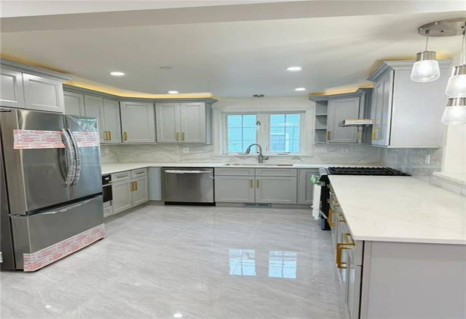 30 Church Avenue, Staten Island, New York 10314, 7 Bedrooms Bedrooms, ,5 BathroomsBathrooms,Residential,For Sale,Church,492916
