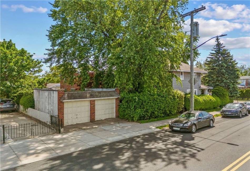 701 127th St, Queens, New York 11356, 3 Bedrooms Bedrooms, ,2 BathroomsBathrooms,Residential,For Sale,127th St,492931
